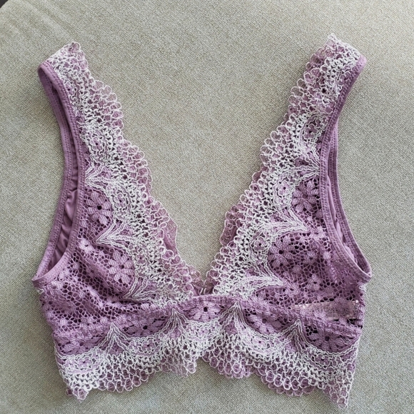 EUC Victoria's Secret Lavender Purple & White Lace Bralette XS - Picture 2 of 4